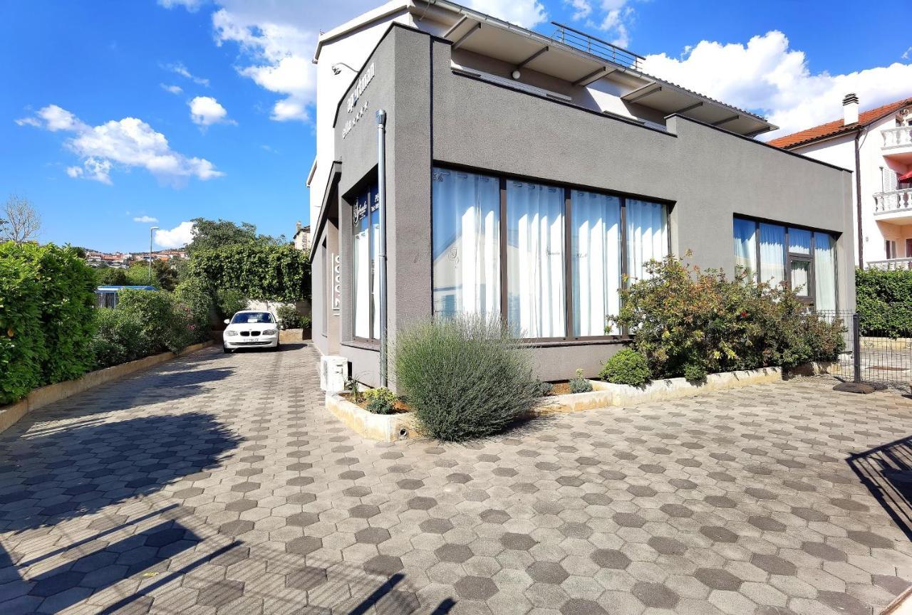 Apartments Ella Sibenik Exterior photo